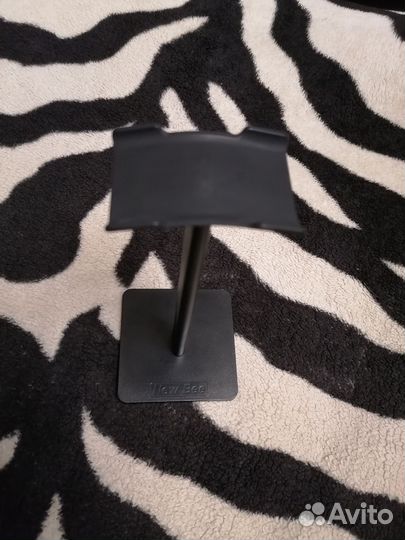 Подставка для наушников New Bee