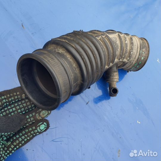 Патрубок воздушного фильтра p11 рест QG18