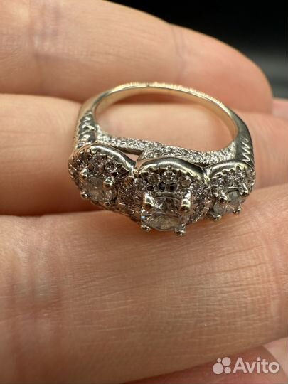 Золотое кольцо с бриллиантами