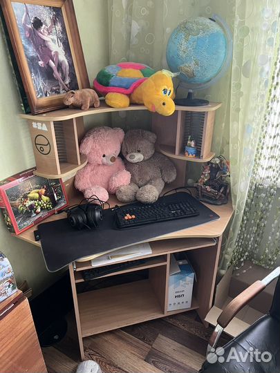 Стол угловой