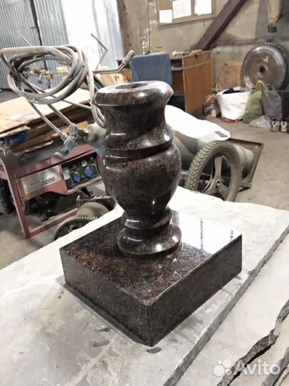 Шары и Вазы из гранита подставка в подарок