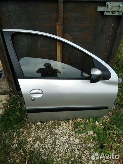 Дверь передняя правая от Пежо 206