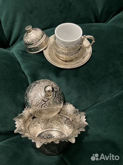 Блюдце с чашкой и сахарница,конфетница пара чашка