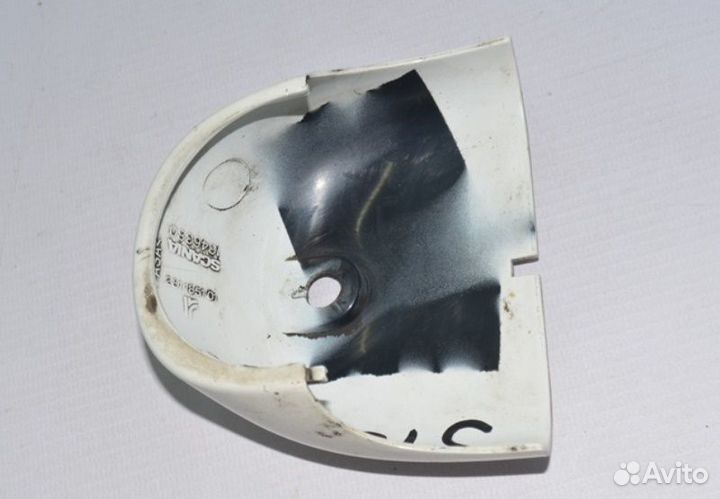 Накладка кронштейна бокового зеркала нижнего левог