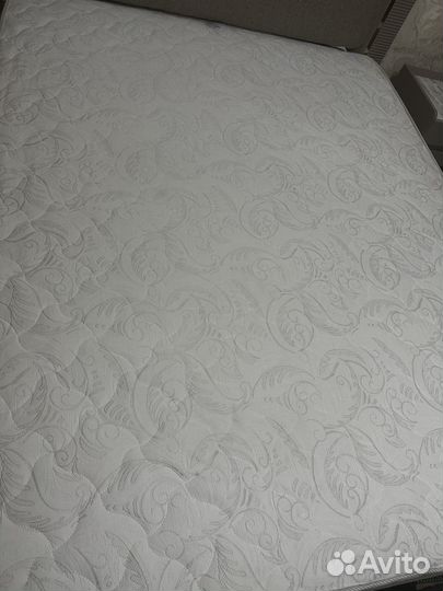 Кровать с матрасом 160 200