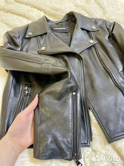Продам кожанную куртку женскую