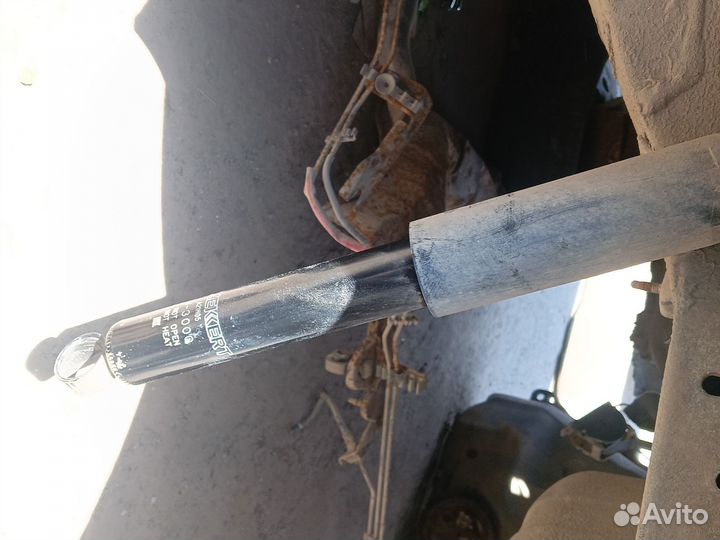 Задняя стойка renault megane 1