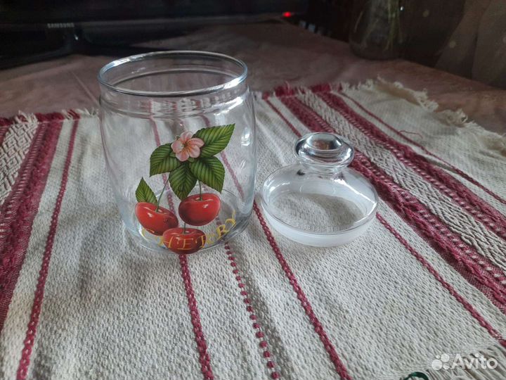 Банка с притертой крышкой и декором