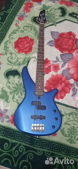 Бас гитара yamaha