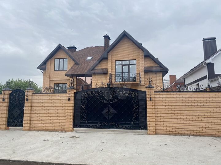 Коттедж 300 м² на участке 13 сот.