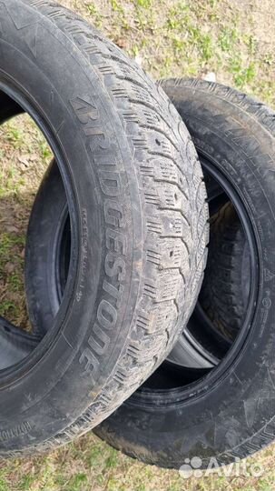 Bridgestone Blizzak Spike-01 215/60 R16