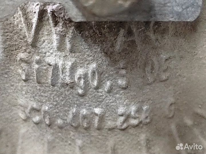 Кулак поворотный передний правый Volkswagen Passat