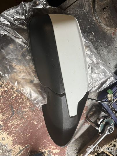 Зеркало заднего вида