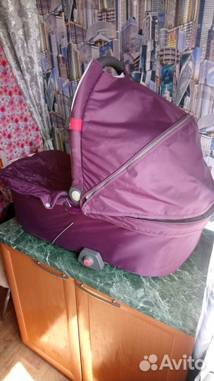 Коляска, стульчик для кормления, матрас в кроватк