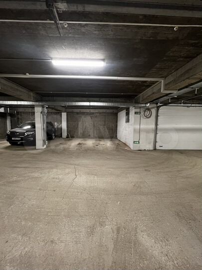 Машиноместо, > 30 м²