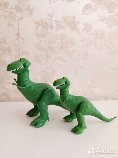 Динозавры игрушки