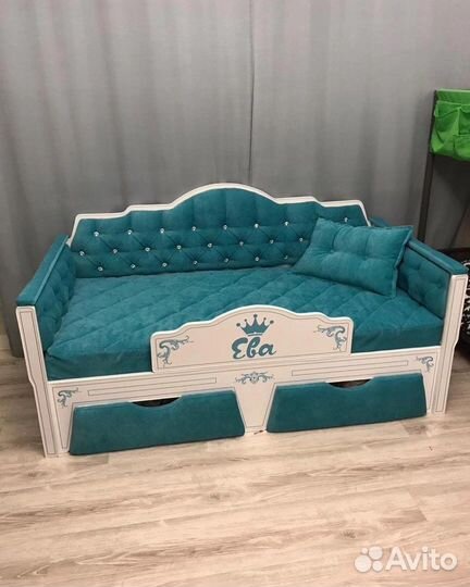 Детская кровать диван с каретной стяжкой