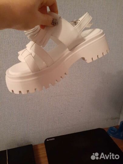 Босоножки женские 38 размер новые
