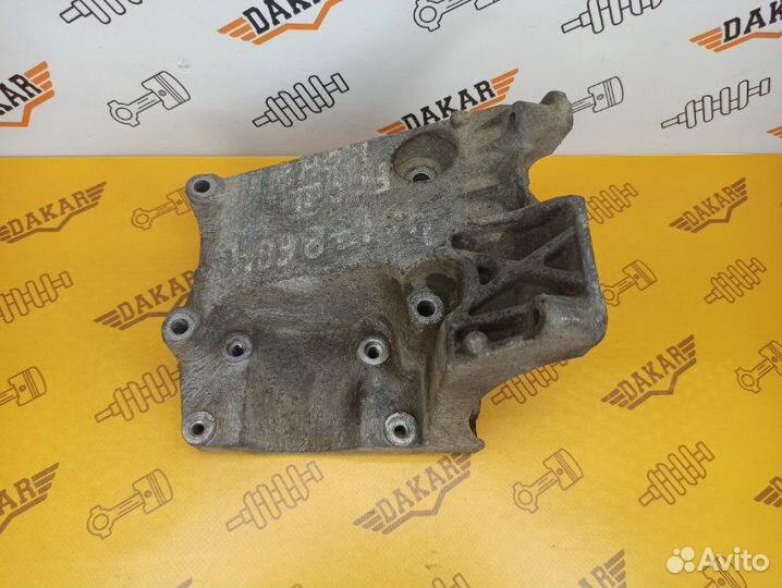 Кронштейн компрессора кондиционера Ford Focus CB8