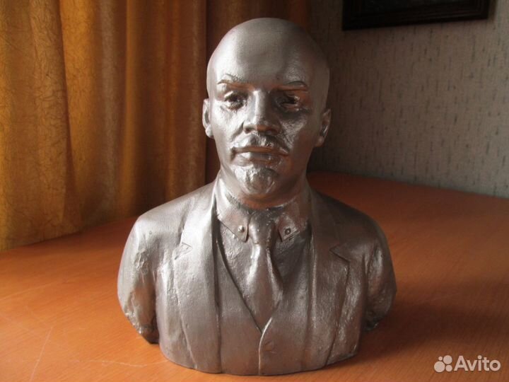 Бюст В. И. Ленина, силумин, автор А. Мурзин 1983