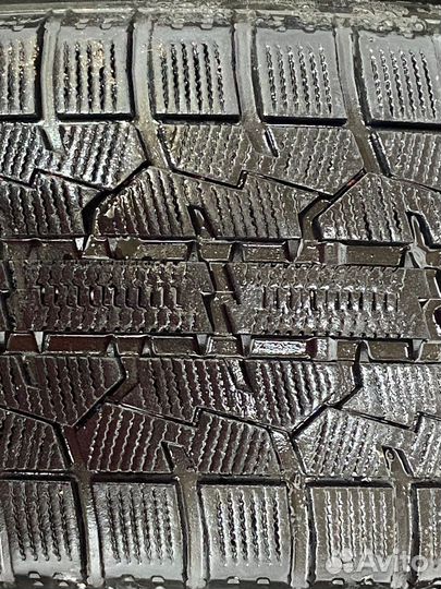 Toyo Observe Garit GIZ 225/50 R17 94Q