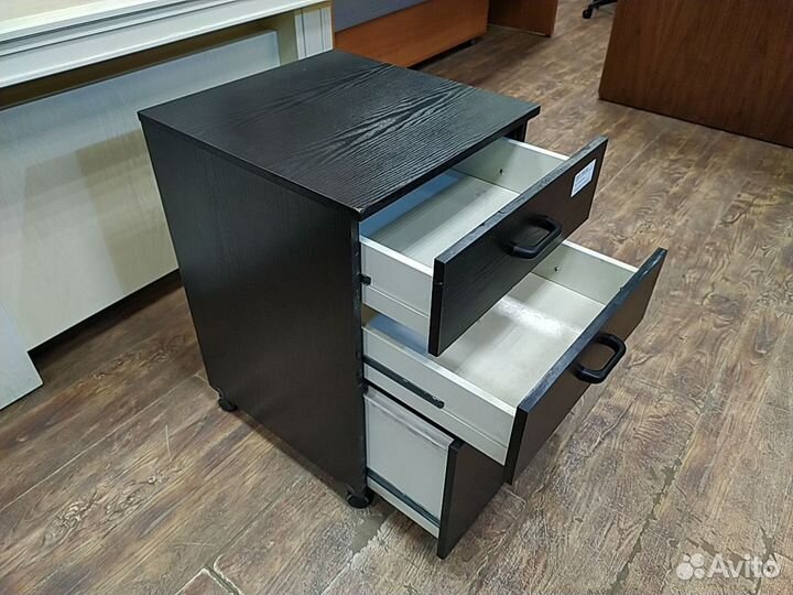 Тумба подкатная 3 ящ. б/у 45х47х68 09487-чрд