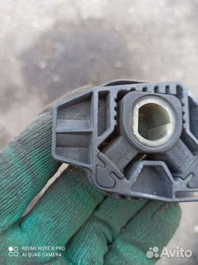 Гольф 4 Подушка крепления радиатора 1J0 806 155E