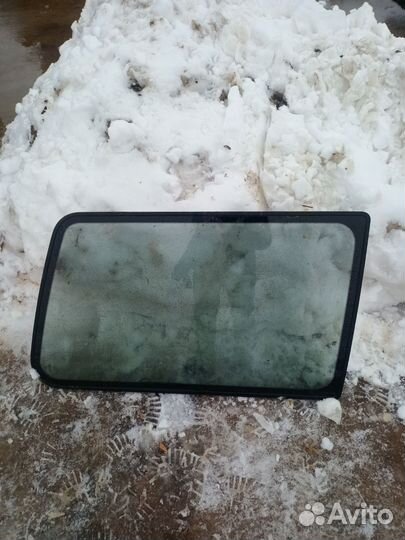 Стекло глухое левое Mitsubishi Pajero 2