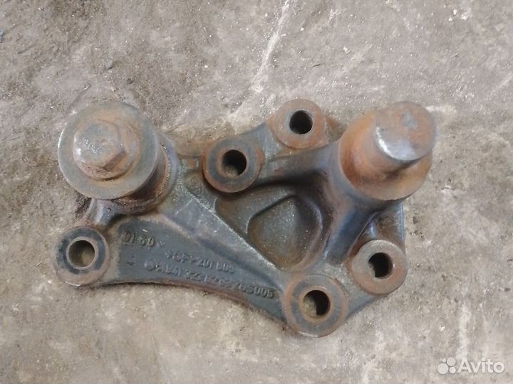 Кронштейн Мерседес