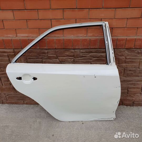 Дверь задняя на camry 50