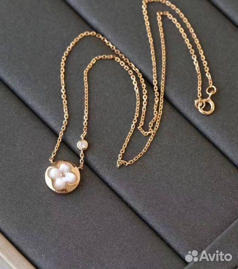 Кулон золотой Louis Vuitton