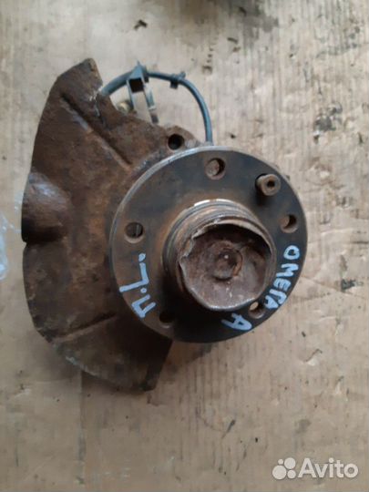 Кулак поворотный передний Опель Омега А