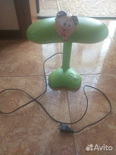 Продам настольную лампу