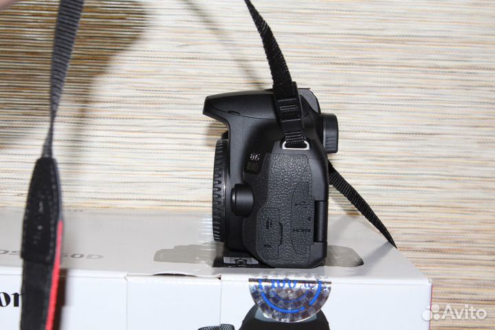 Canon 850D body