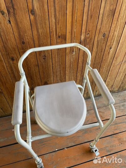 Кресло туалет на колесиках