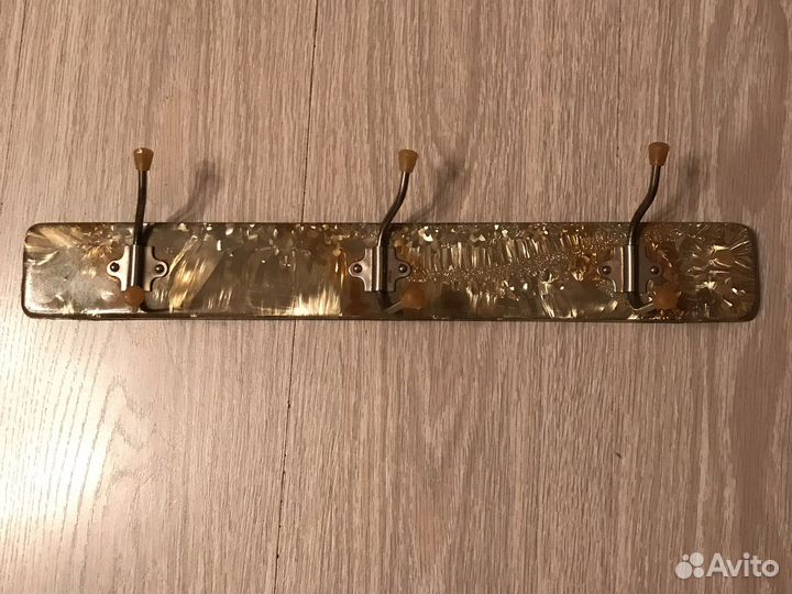 Вешалка настенная