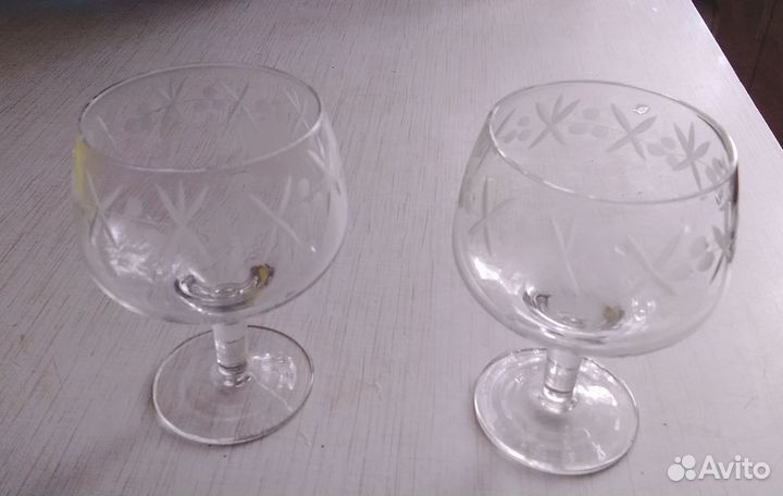 Бокалы широкие на ножке