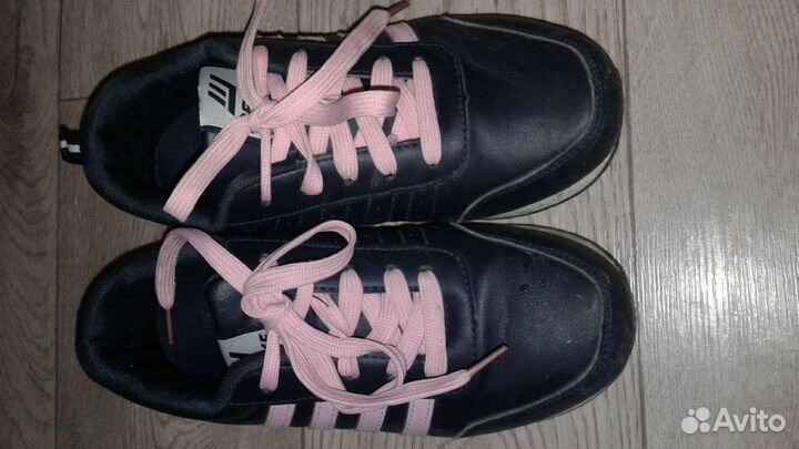 Кроссовки (36)