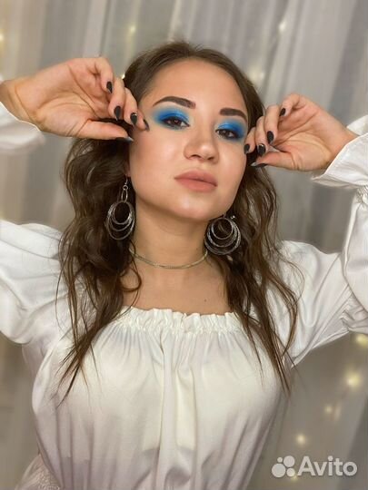 Визажист, модель на макияж