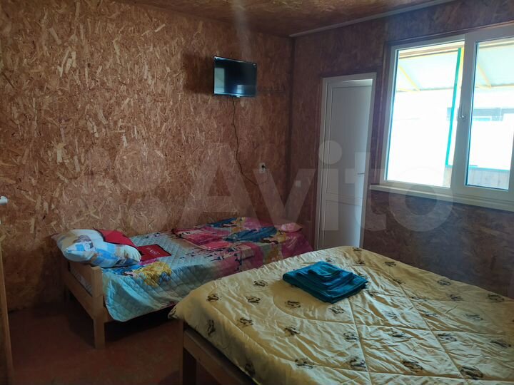 Комната 12 м² в 9-к., 1/1 эт.