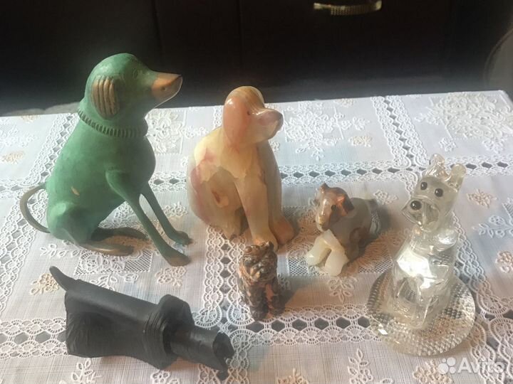 Фигурки собак из металла и стекла