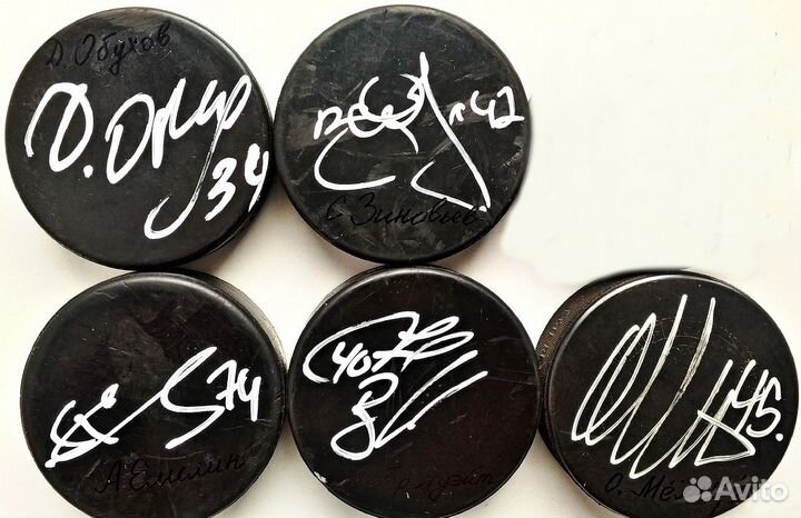 Шайбы хоккейные с автографами хоккеистов