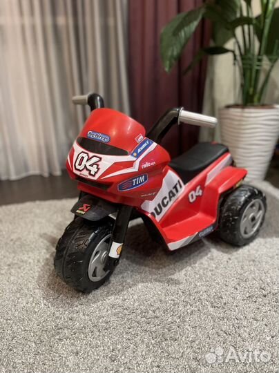 Детский электрический трицикл Peg Perego