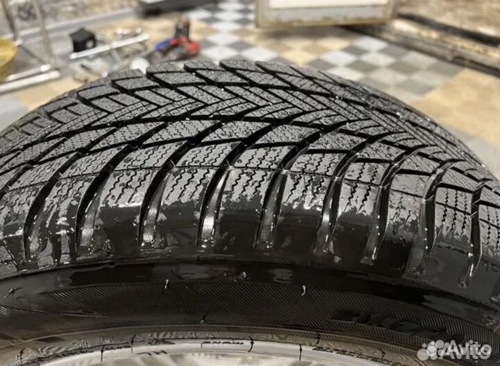 Bridgestone Blizzak LM-001 225/60 R17 99H