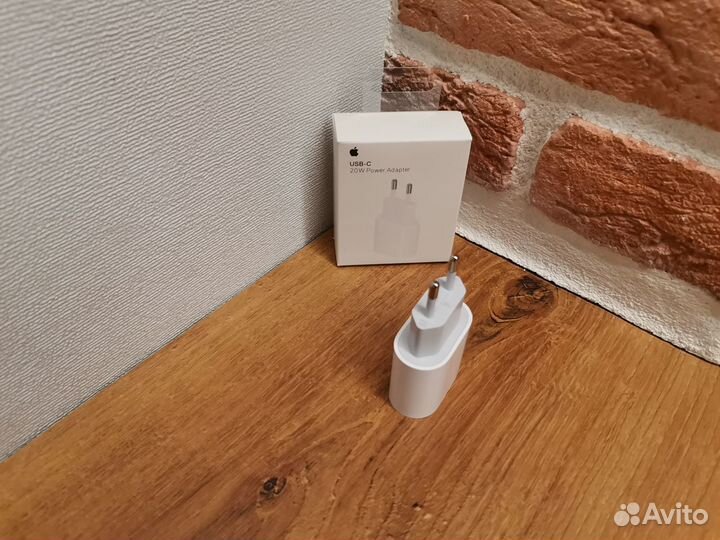 Зарядное устройство для iPhone USB-S 20W