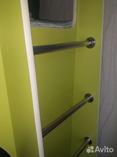 Двухъярусная кровать