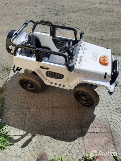 Детский электромобиль jeep