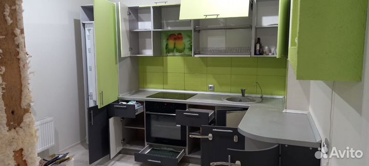 Кухонный гарнитур бу с мойкой и смесителем