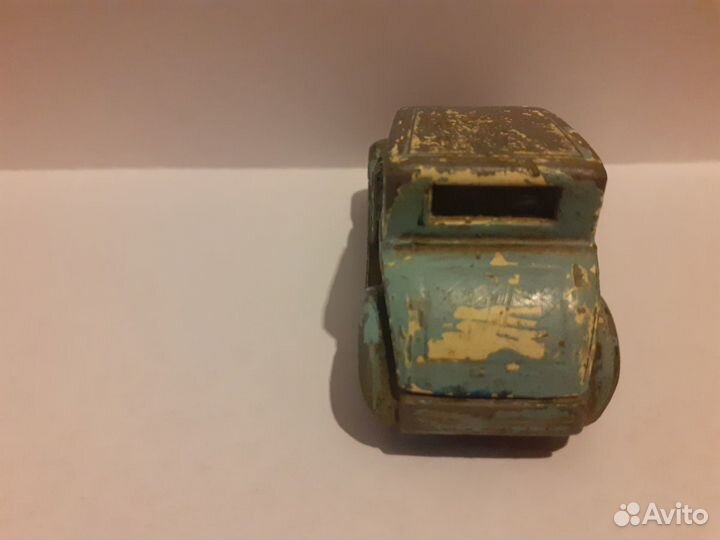 Мадел старинной машины