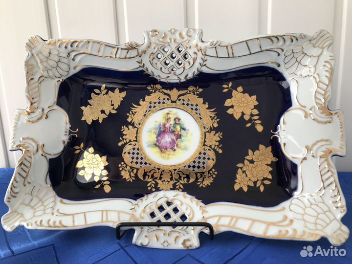 Фарфоровое прорезное блюдо